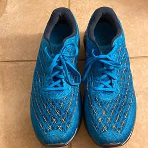 Under Armour men’s size 13 flow series shoe. New